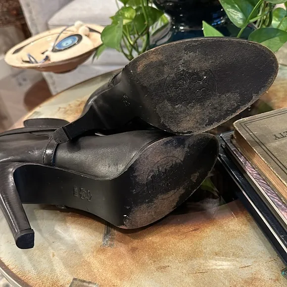 Tory Burch Black Leather chic Booties high heel sexy ankle boots Sz 10 Brazil