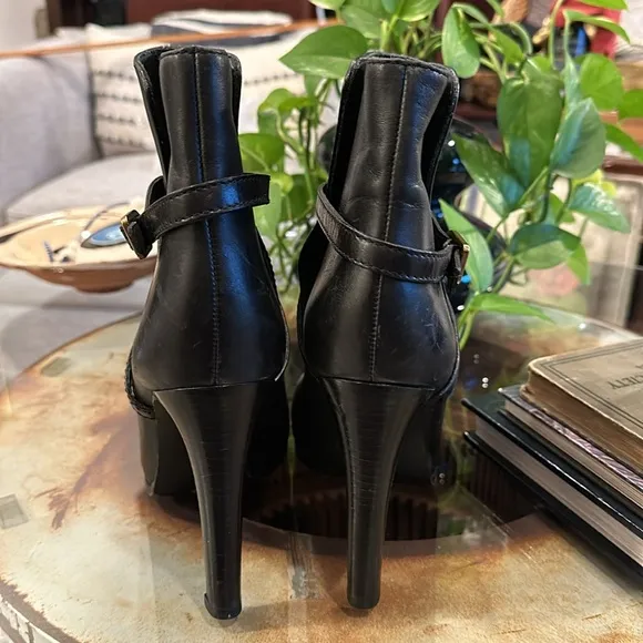 Tory Burch Black Leather chic Booties high heel sexy ankle boots Sz 10 Brazil