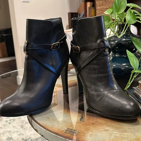 Tory Burch Black Leather chic Booties high heel sexy ankle boots Sz 10 Brazil