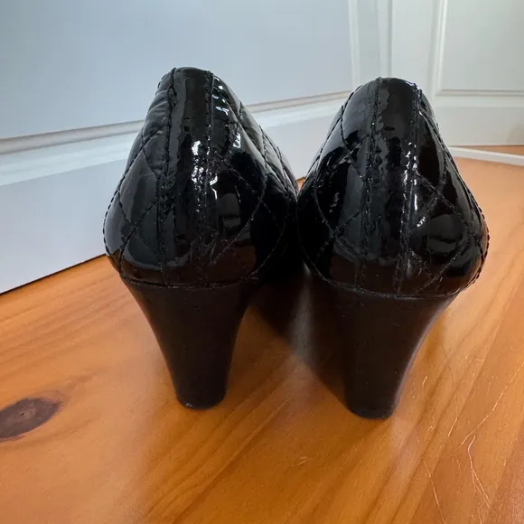Tory Burch Black Quilted Leather Flats