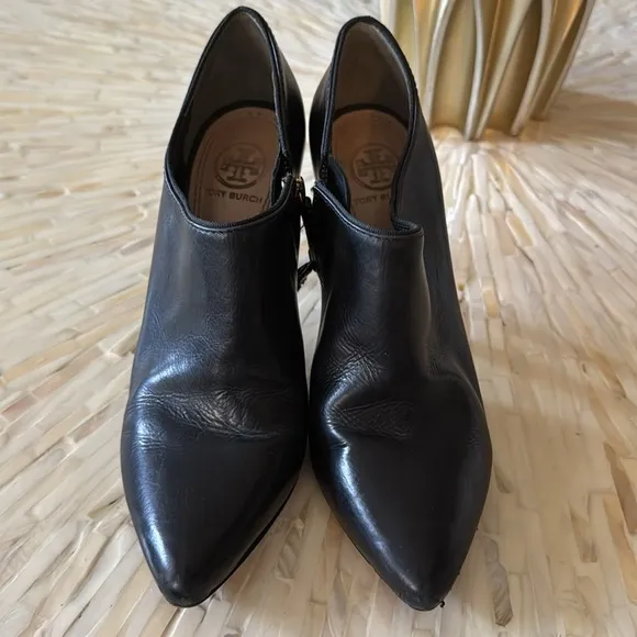 Tory Burch Chic Black Leather Ankle Boots w zippers