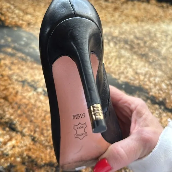 Tory Burch Chic Black Leather Ankle Boots w zippers
