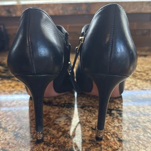 Tory Burch Chic Black Leather Ankle Boots w zippers