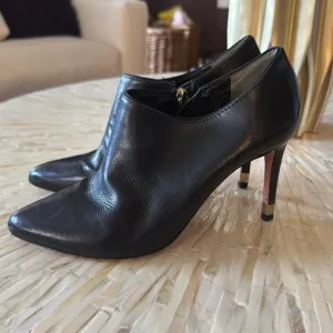 Tory Burch Chic Black Leather Ankle Boots w zippers