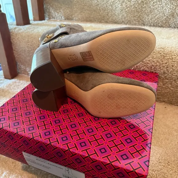 Tory Burch Kira Studded Bisonte Suede Ankle Bootssize 7
