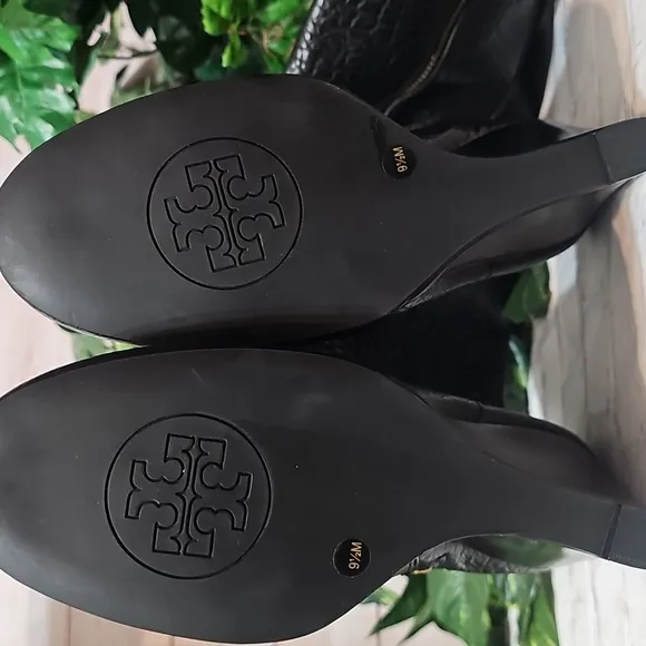 Tory Burch NWOB Black Dabney Croc Textured  Pebbled Embossed Knee-High B…