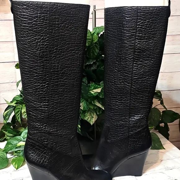 Tory Burch NWOB Black Dabney Croc Textured  Pebbled Embossed Knee-High B…