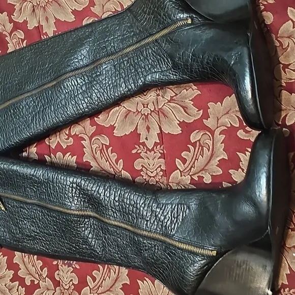 Tory Burch NWOB Black Dabney Croc Textured  Pebbled Embossed Knee-High B…