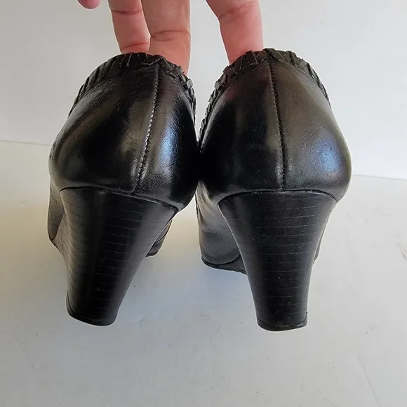 Tory Burch Womens 8 Black Leather Whipstitch Low Profile Wedge Shoes