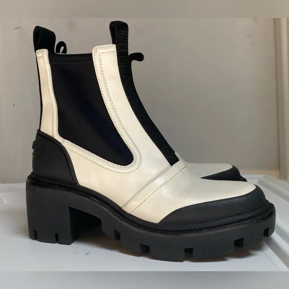 Tory Burch Women's Chelsea Lug Sole Ankle Boots new size 6