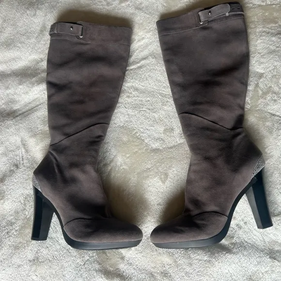 TSUBO Chic Gray Knee-High Heeled Boots size 9