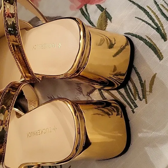 Tuckernuck Gold Tinsley Slingback Heels Size 8.5