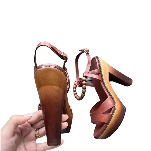 UGG Australia Cinnamon Naima Sandals with Heels Platforms
