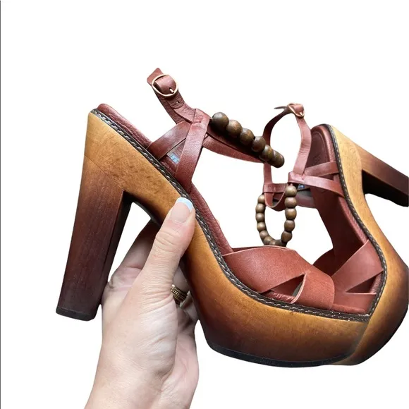 UGG Australia Cinnamon Naima Sandals with Heels Platforms