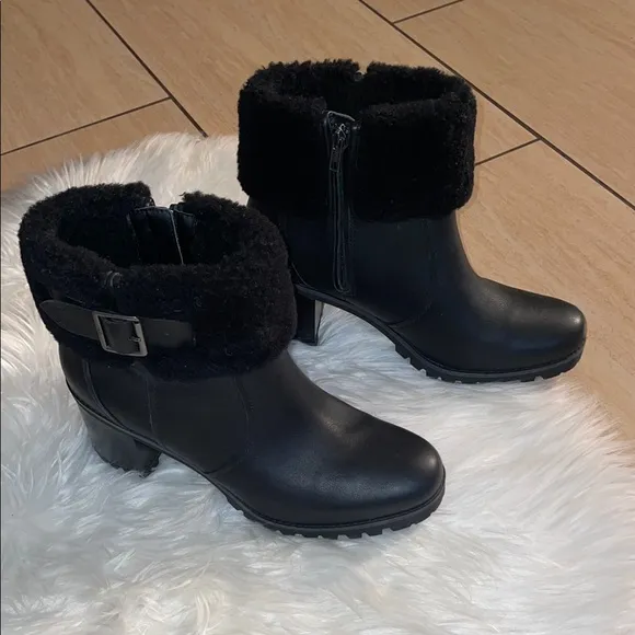 Ugg Australia Elisiana Women's Black Ankle Boots