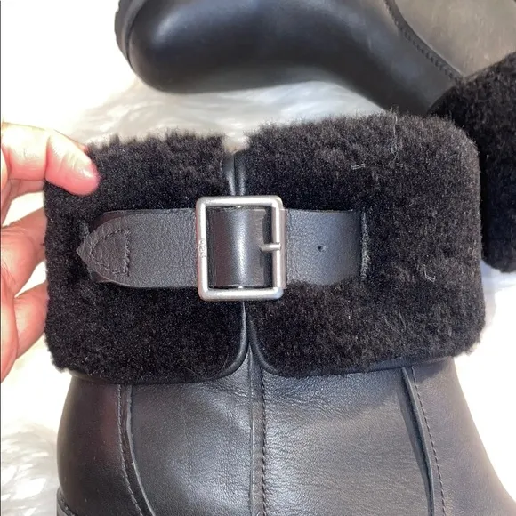 Ugg Australia Elisiana Women's Black Ankle Boots
