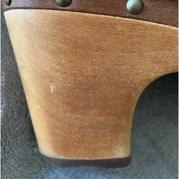 UGG Australia Lynnea brown leather boot sheepskin lined heels versatile chic 7