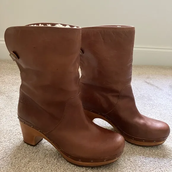 UGG Australia Lynnea brown leather boot sheepskin lined heels versatile chic 7