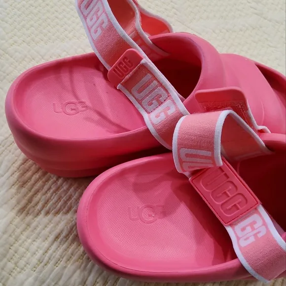 UGG Aww Yeah Platform Slide Sandals Size 9