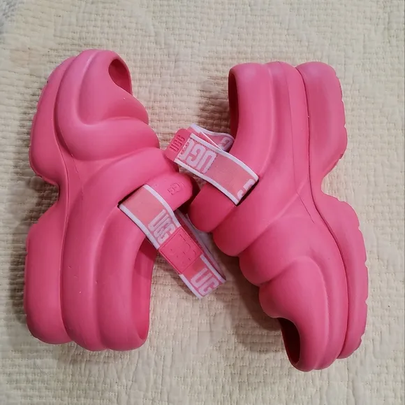 UGG Aww Yeah Platform Slide Sandals Size 9