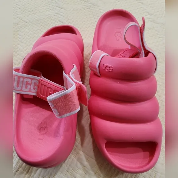 UGG Aww Yeah Platform Slide Sandals Size 9