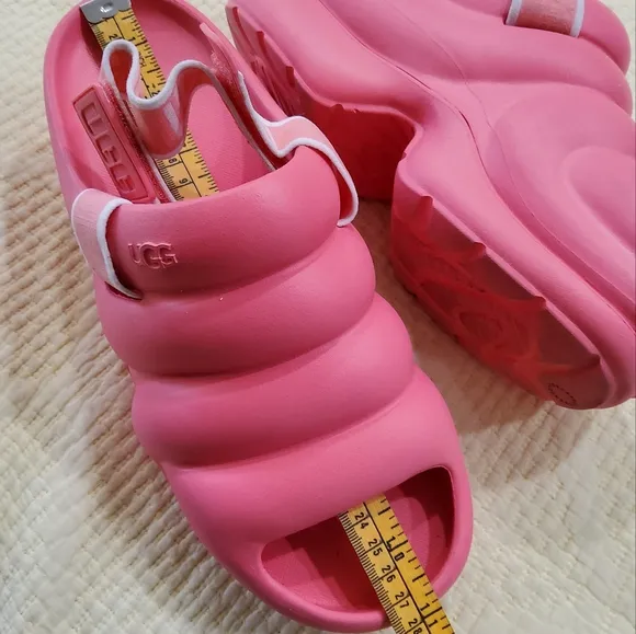 UGG Aww Yeah Platform Slide Sandals Size 9