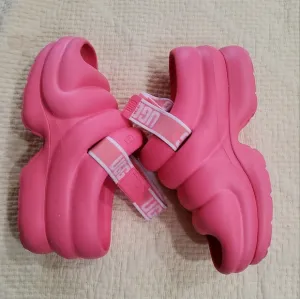 UGG Aww Yeah Platform Slide Sandals Size 9