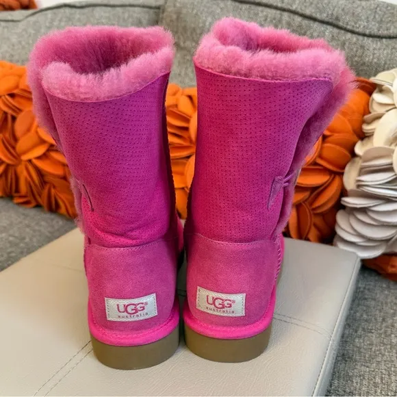 ❣️🆕UGG Bailey Side Button Perforated Pink Suede Boots❣️