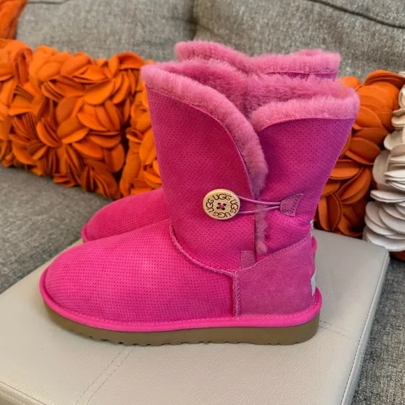❣️🆕UGG Bailey Side Button Perforated Pink Suede Boots❣️