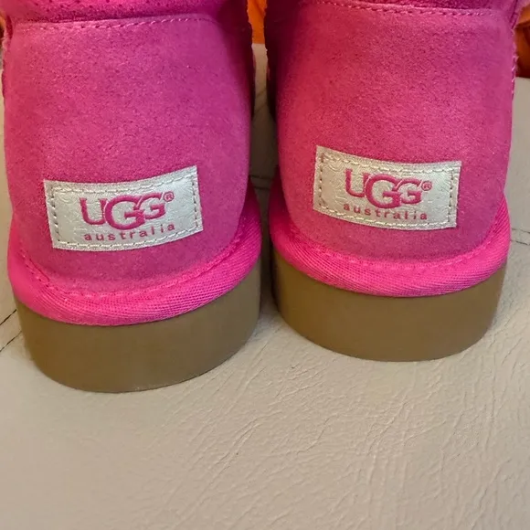 ❣️🆕UGG Bailey Side Button Perforated Pink Suede Boots❣️
