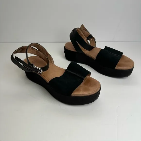UGG Chapala Sandals Women's EU 39.5 or US 8.5 Suede Leather Black Platform
