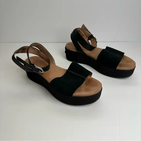 UGG Chapala Sandals Women's EU 39.5 or US 8.5 Suede Leather Black Platform