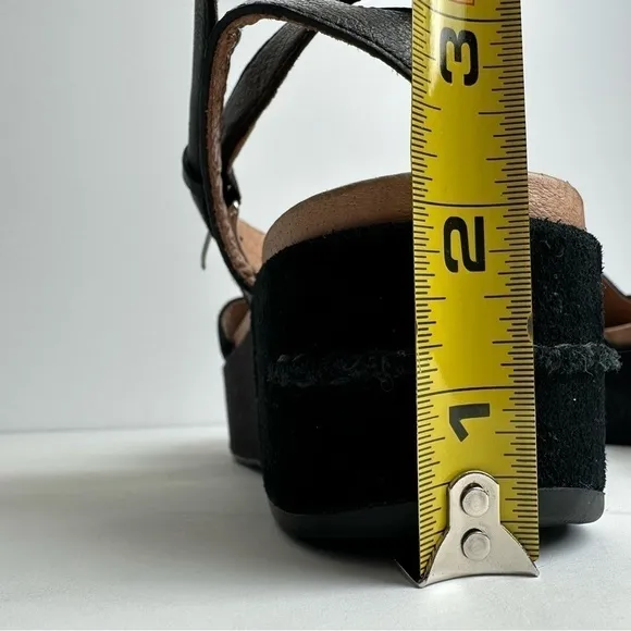 UGG Chapala Sandals Women's EU 39.5 or US 8.5 Suede Leather Black Platform
