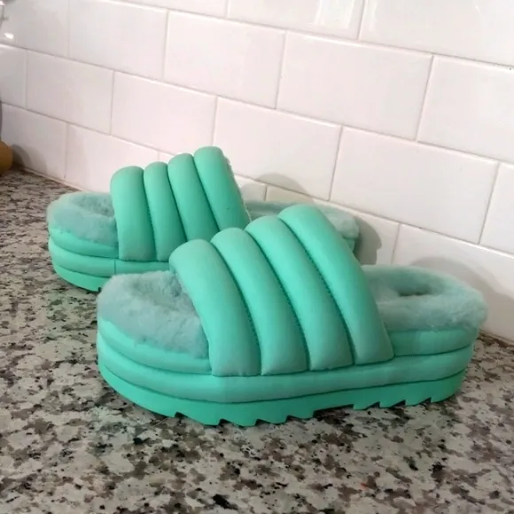 UGG Emerald Maxi Platform Slide Sandals Women's Sz 9