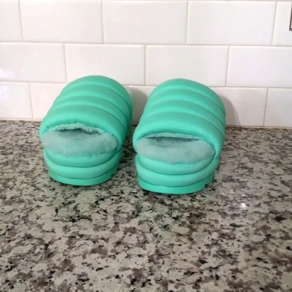 UGG Emerald Maxi Platform Slide Sandals Women's Sz 9