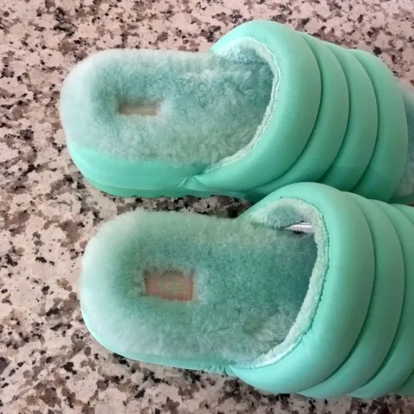 UGG Emerald Maxi Platform Slide Sandals Women's Sz 9
