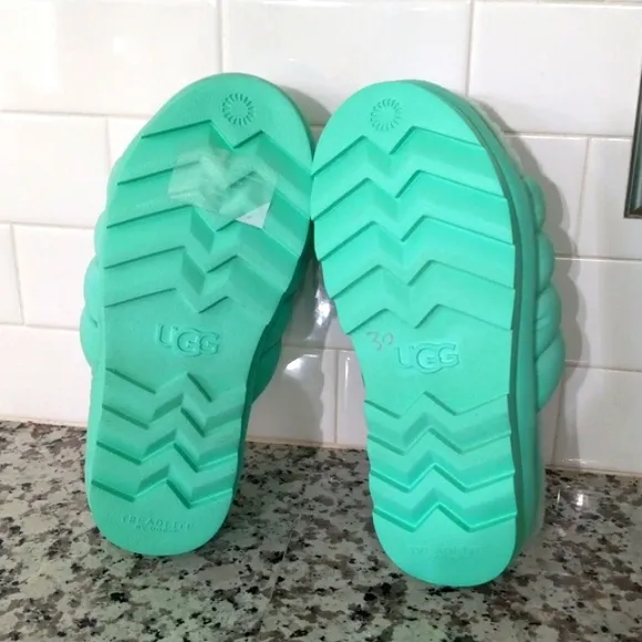 UGG Emerald Maxi Platform Slide Sandals Women's Sz 9