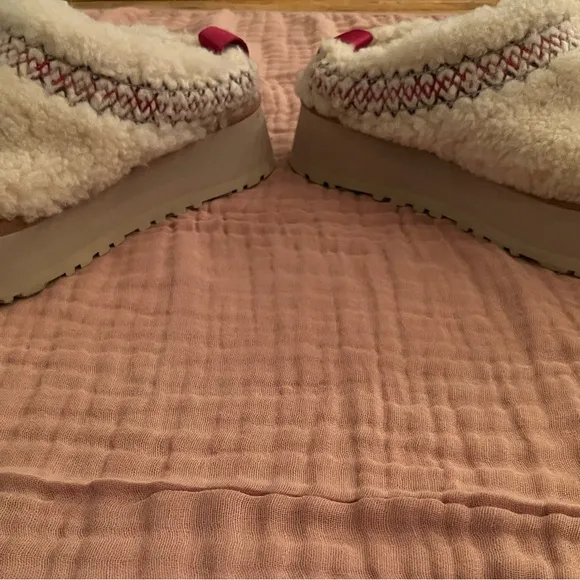 UGG Tazz Platform Sherpa Shoes