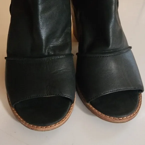 UGG Valencia Peep-Toe Geniune Leather Ankle Boots Sz. 9