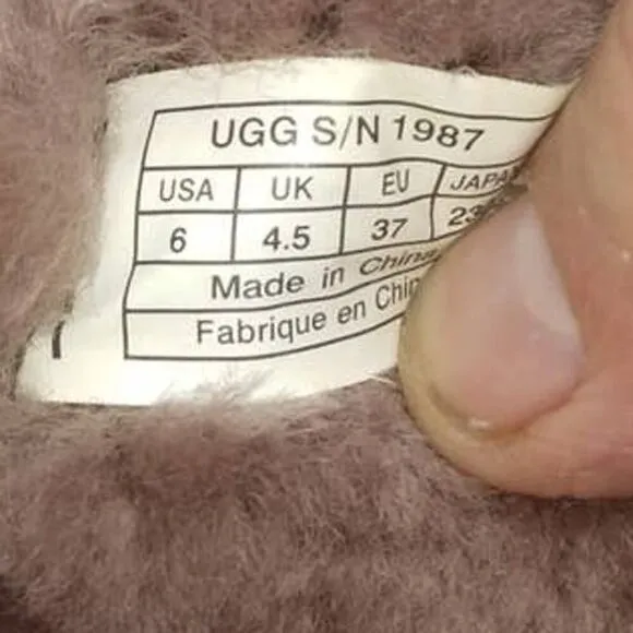 UGG Australia Vintage Women's Pre-owned Purple Sheepskin Boots - sz. 6  RARE!!