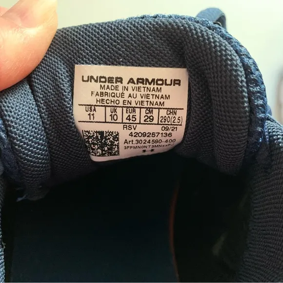 Under Armour Size 11 Charged Assert Athletic Shoes in Blue &amp; White