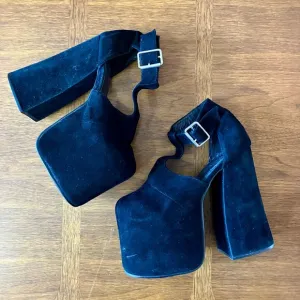 UNIF Black Suede Women's Platform Heels Sz 6