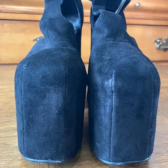 UNIF Black Suede Women's Platform Heels Sz 6