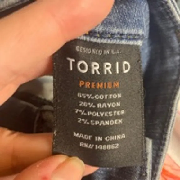 Upcycled Torrid Sharkbite Denim Skirt 18R Blue White Feather Print