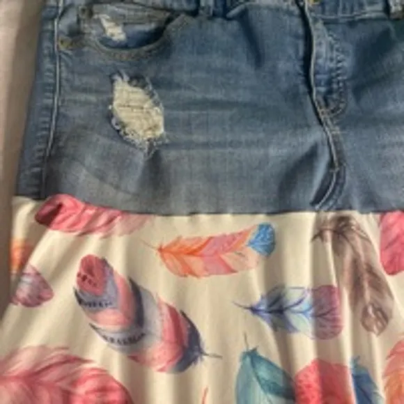 Upcycled Torrid Sharkbite Denim Skirt 18R Blue White Feather Print