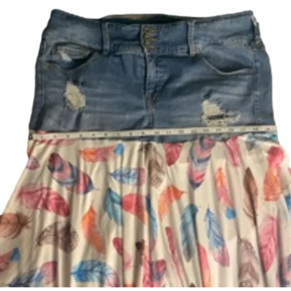 Upcycled Torrid Sharkbite Denim Skirt 18R Blue White Feather Print