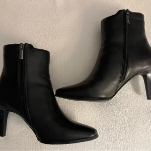 Valdini Leather Ankle Boots Size 7