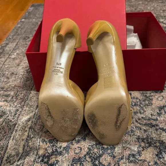 Valentino Garavani Women's Tan/Nude Bow Heels