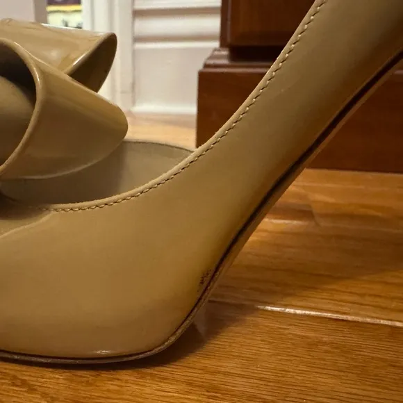 Valentino Garavani Women's Tan/Nude Bow Heels