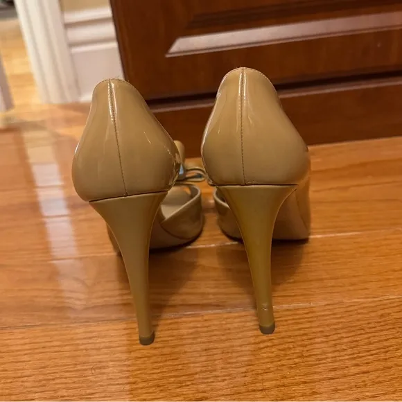 Valentino Garavani Women's Tan/Nude Bow Heels